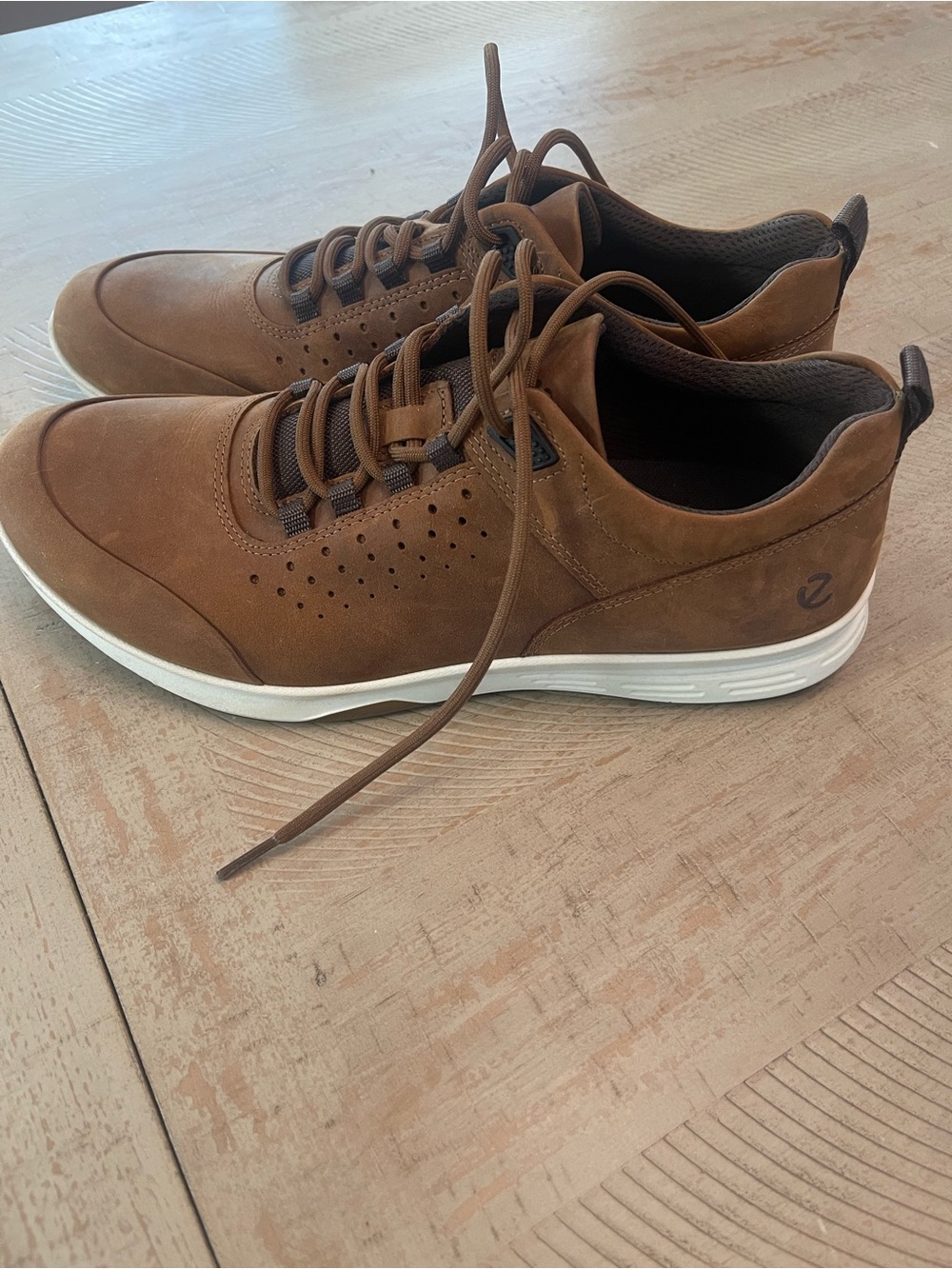 Ecco Men's Brown Leather Lace-Up Sneakers with White Sole